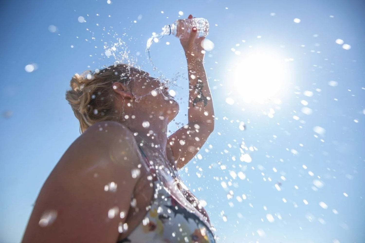 Mujer Refrescandose