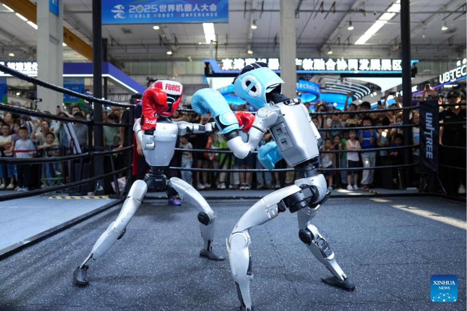 China se cansó de ver a sus robots bailar, pelear y hacer volteretas. Pekín quiere que salgan de las ferias y se pongan a trabajar en fábricas, almacenes, hoteles y hogares