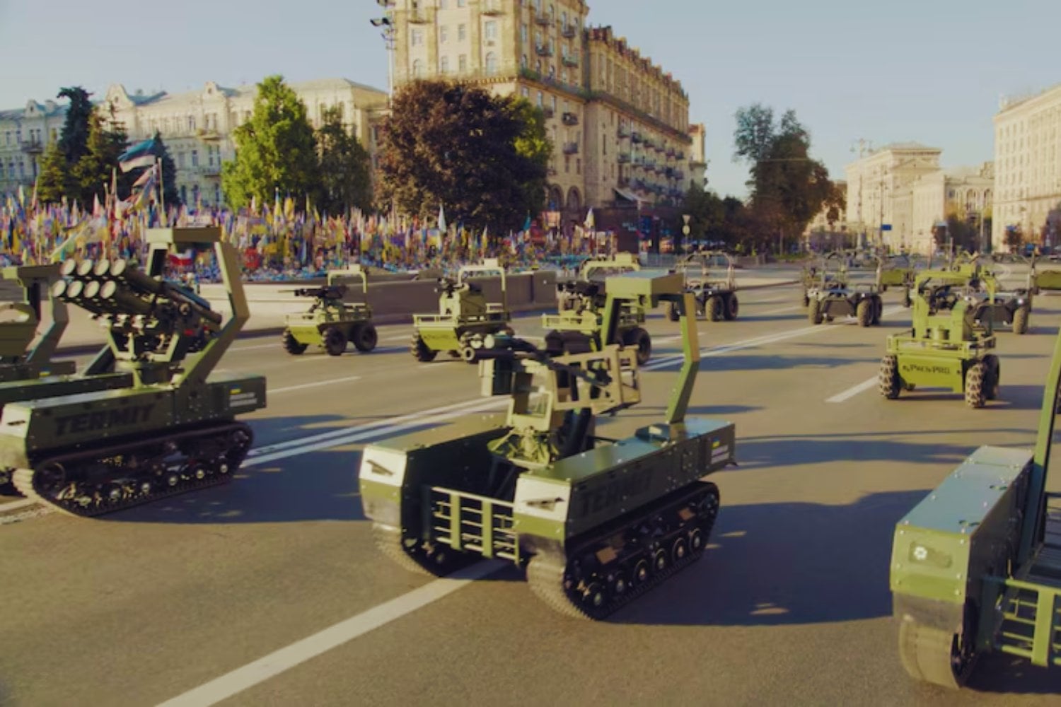 Ucrania cambió los tanques por una columna de robots en pleno centro de Kyiv. Su primer gran desfile de drones mostró casi 100 máquinas diseñadas para luchar por tierra, mar y aire