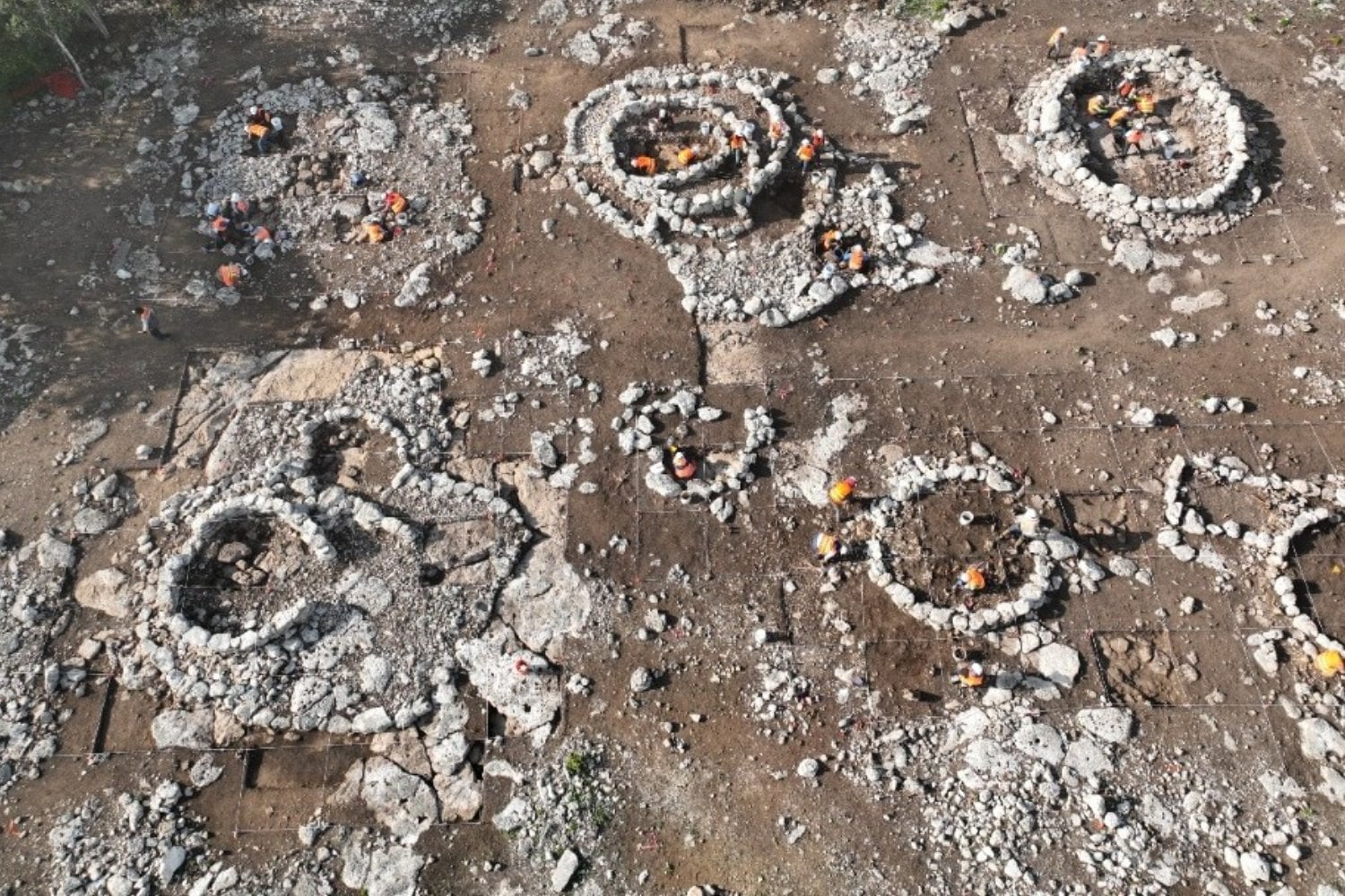 Las obras del Tren Maya sacaron a la luz un poblado que llevaba más de mil años oculto bajo Yucatán. Sus 21 estructuras cuentan cómo vivían los mayas que nunca habitaron palacios ni dejaron textos