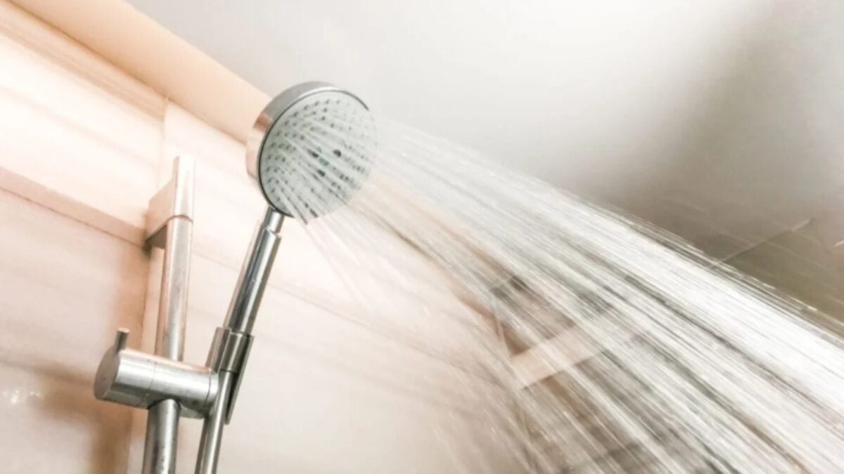 El agua es uno de los recursos más preciados y apreciados. Pero la estás desperdiciando cuando te duchas
