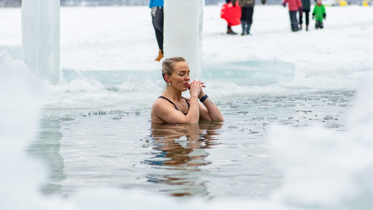 ¡No leas esto en pleno invierno! Lo que hace Wim Hof resulta tan increíble que se te paraliza el corazón
