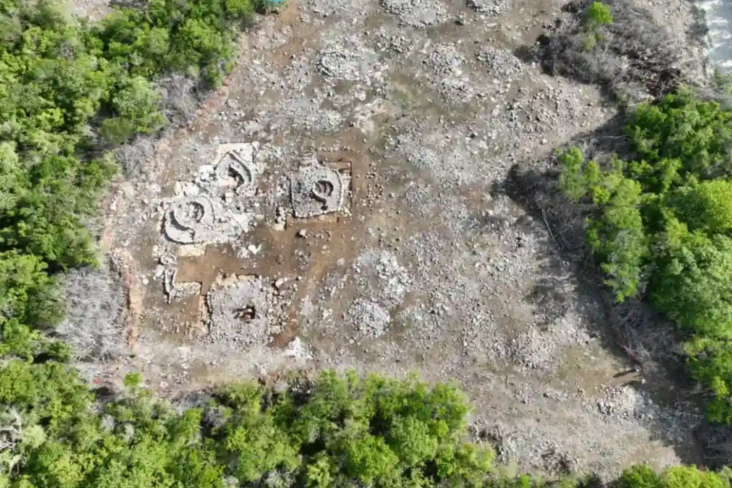 Las obras del Tren Maya sacaron a la luz un poblado que llevaba más de mil años oculto bajo Yucatán. Sus 21 estructuras cuentan cómo vivían los mayas que nunca habitaron palacios ni dejaron textos