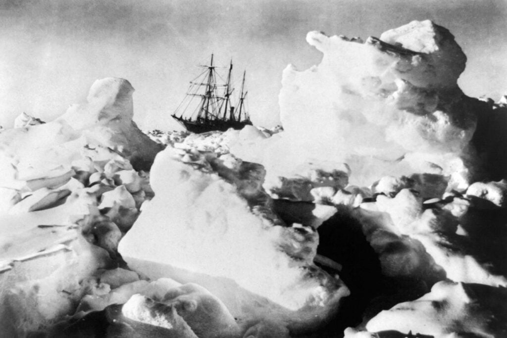 El hielo de la Antártida trituró su barco y dejó a 28 hombres abandonados en el fin del mundo. 107 años después encontraron el Endurance a 3.008 metros y seguía increíblemente intacto