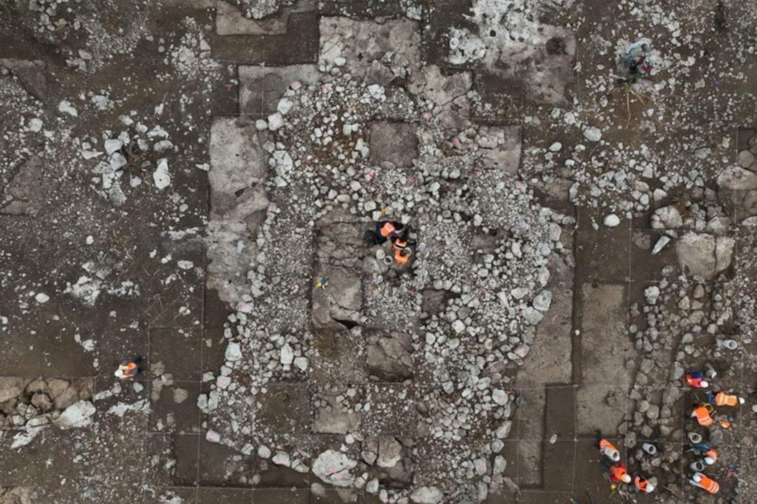 Las obras del Tren Maya sacaron a la luz un poblado que llevaba más de mil años oculto bajo Yucatán. Sus 21 estructuras cuentan cómo vivían los mayas que nunca habitaron palacios ni dejaron textos