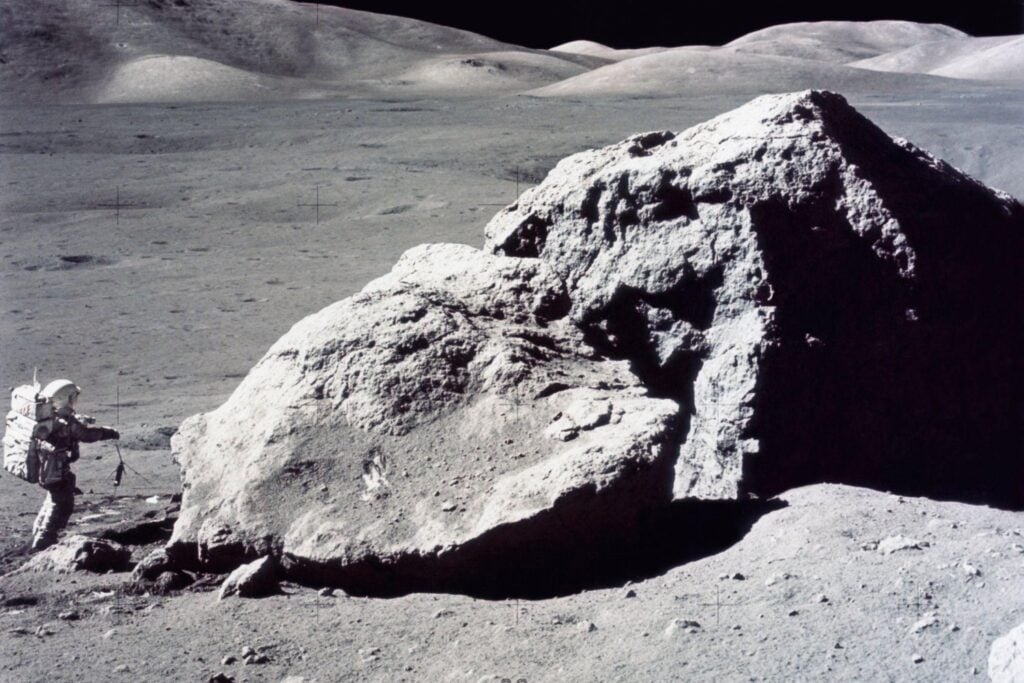 La famosa ‘Roca Génesis’ fue solo una pieza de los 382 kilos que las misiones Apolo trajeron de la Luna. Medio siglo después, otras muestras han revelado cómo un magma imposible consiguió llegar a la superficie