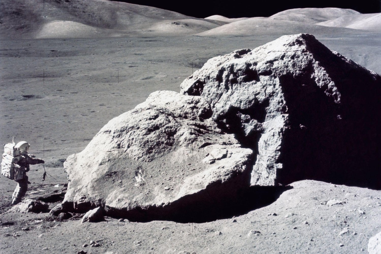 La famosa ‘Roca Génesis’ fue solo una pieza de los 382 kilos que las misiones Apolo trajeron de la Luna. Medio siglo después, otras muestras han revelado cómo un magma imposible consiguió llegar a la superficie