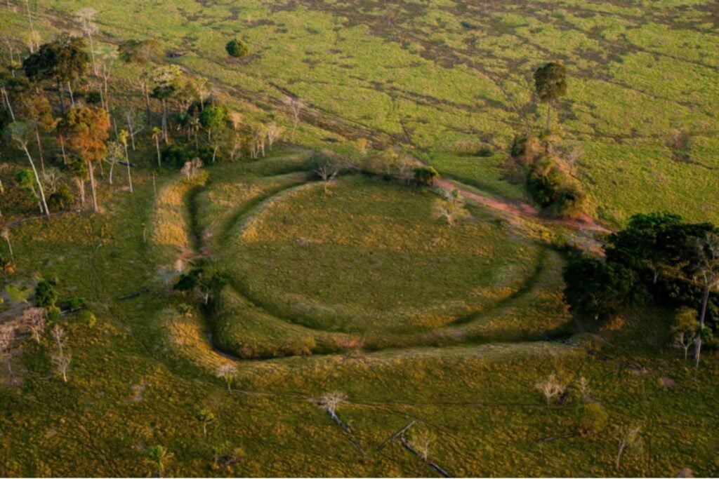 Pensábamos que bajo la Amazonia solo había selva. Un láser acaba de revelar miles de construcciones repartidas por un territorio del tamaño de un país
