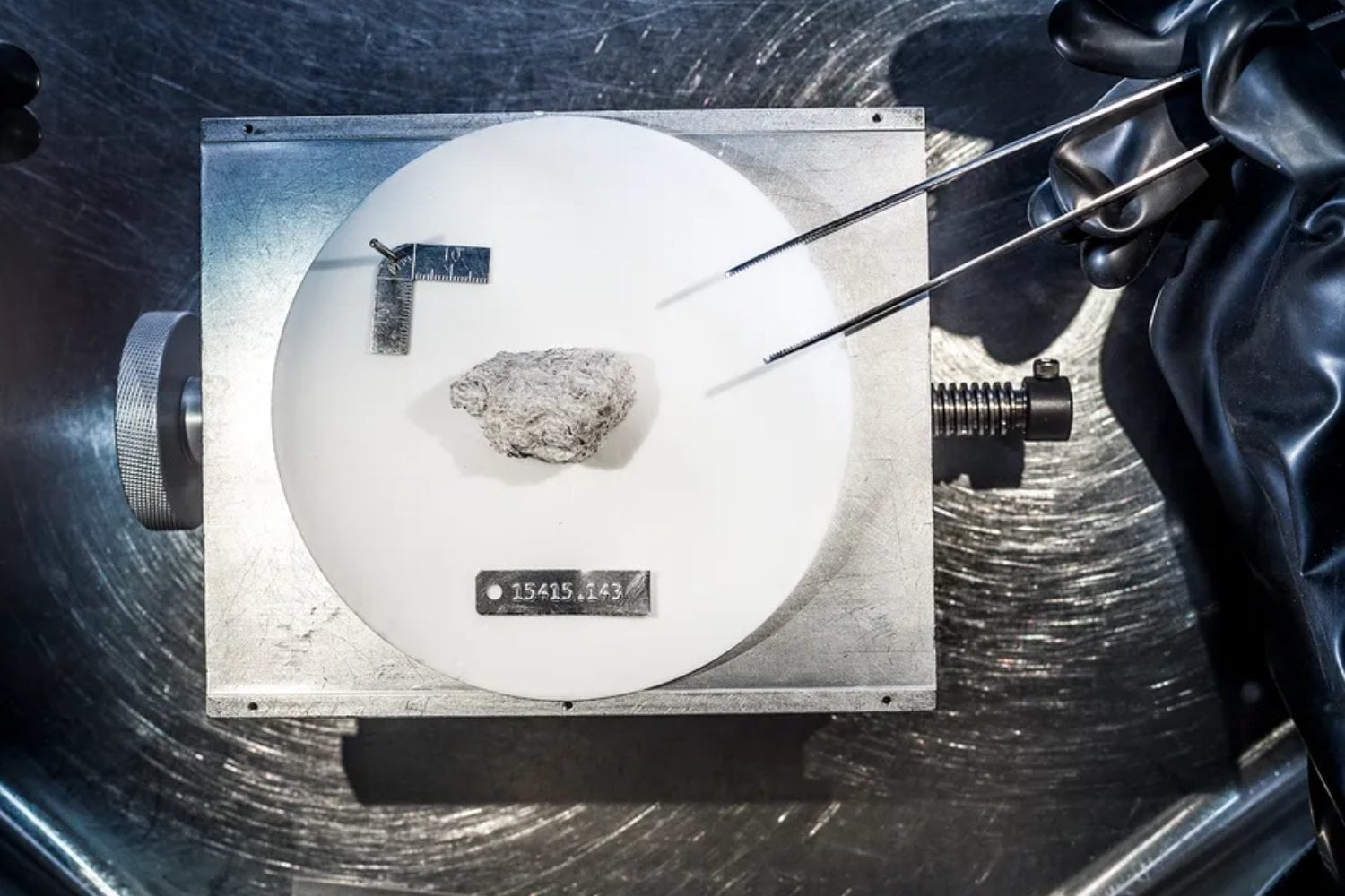 La famosa ‘Roca Génesis’ fue solo una pieza de los 382 kilos que las misiones Apolo trajeron de la Luna. Medio siglo después, otras muestras han revelado cómo un magma imposible consiguió llegar a la superficie