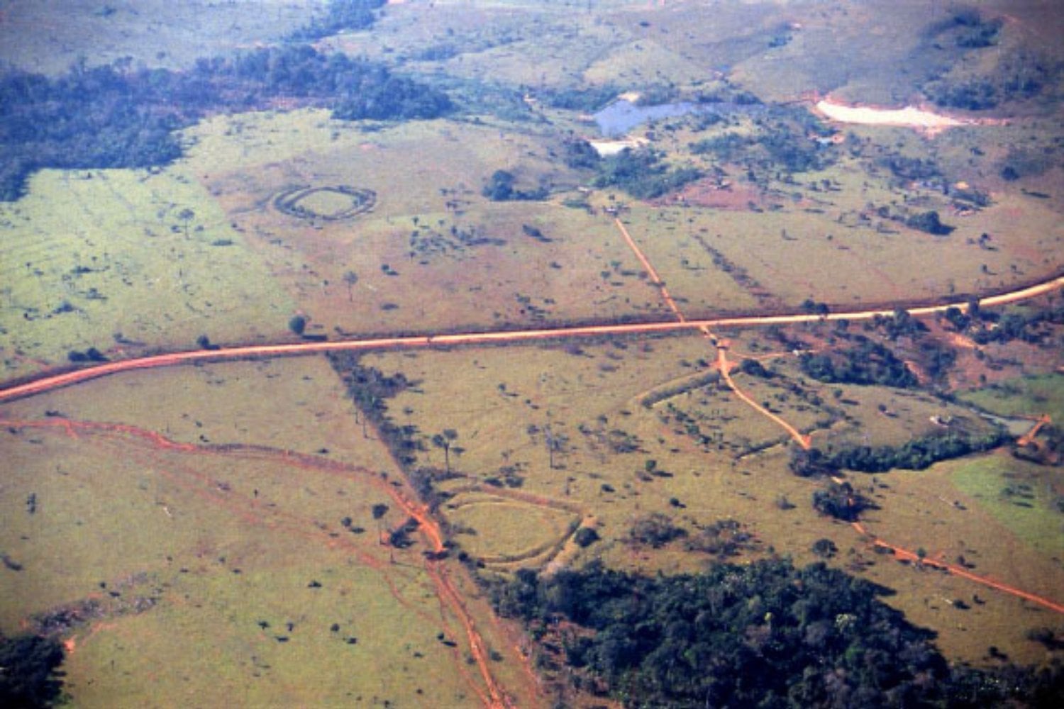 Pensábamos que bajo la Amazonia solo había selva. Un láser acaba de revelar miles de construcciones repartidas por un territorio del tamaño de un país
