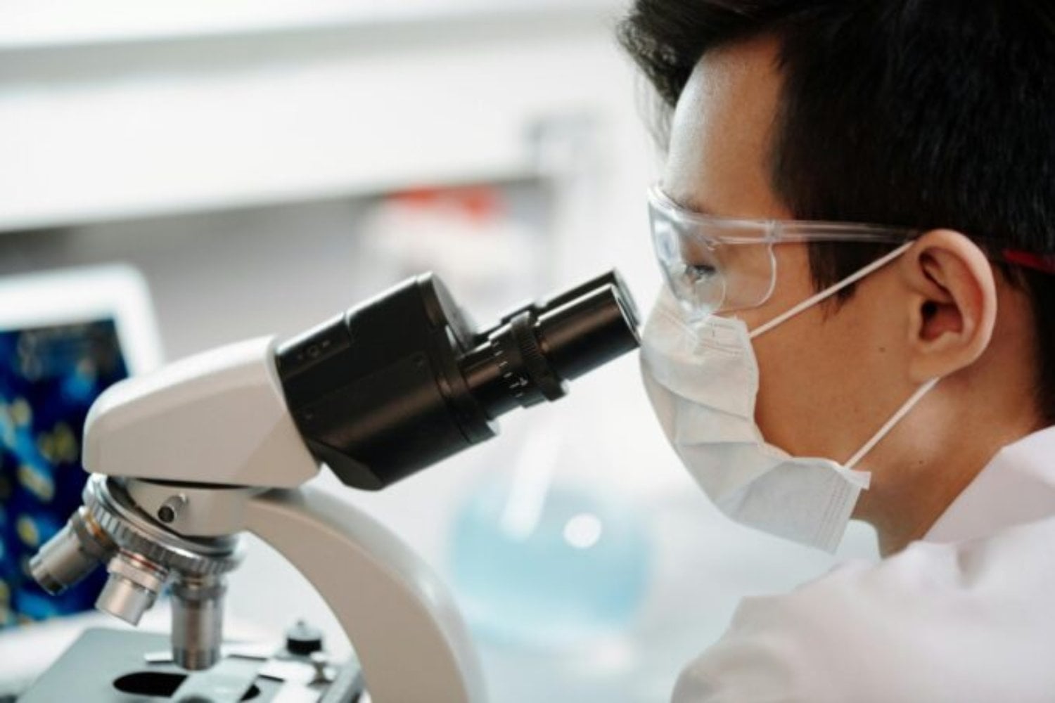 Todos miraban a DeepSeek y a los robots humanoides, pero China estaba preparando una exportación mucho más silenciosa. Ahora sus medicamentos empiezan a llenar las carteras de las farmacéuticas occidentales