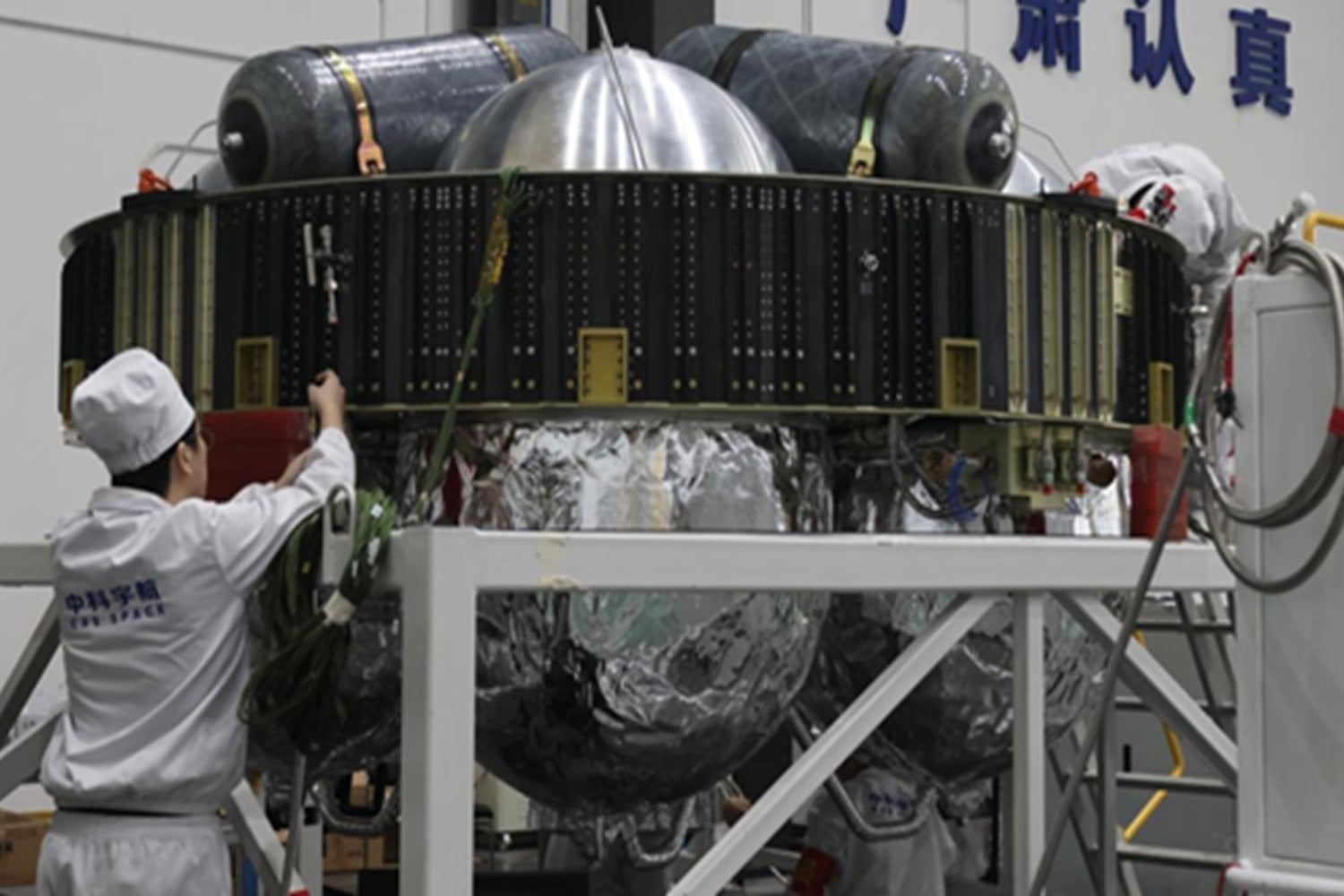 China pone a prueba durante 5.211 segundos el motor de su nuevo “taxi espacial”. En 2027 quiere usarlo para repartir satélites por distintas órbitas y llevar misiones hasta la Luna