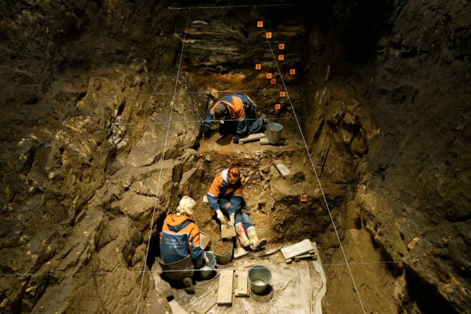 Antes de que Homo sapiens saliera de África ya se había cruzado con una humanidad desconocida. Su ADN sigue apareciendo en poblaciones de tres continentes y puede representar hasta el 1% de nuestro genoma