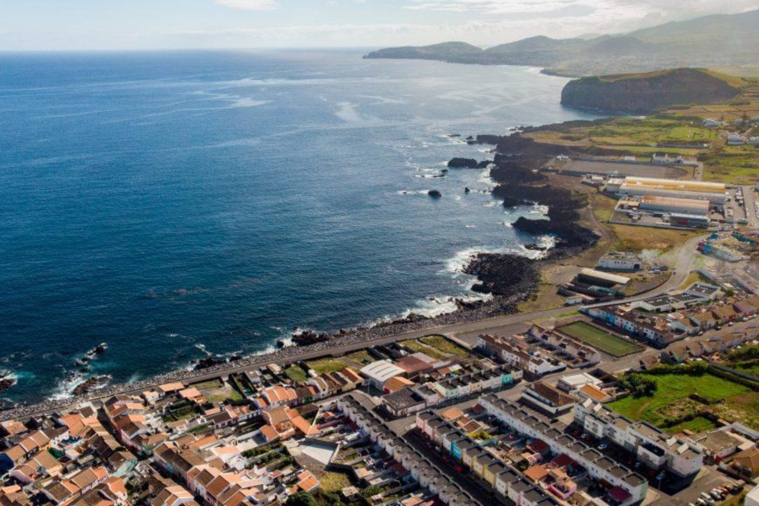 El Atlántico abrió un cargamento de cocaína frente a una de las islas más aisladas de Europa. Rabo de Peixe descubrió qué ocurre cuando una droga carísima pierde de golpe todo su valor