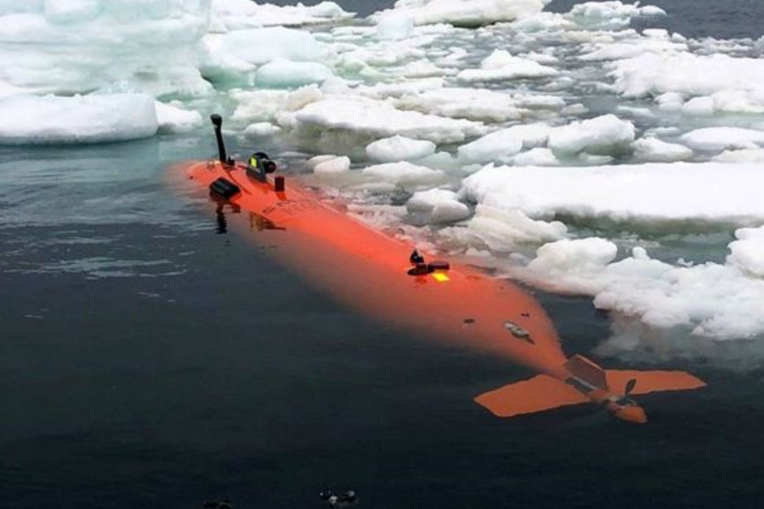 Un robot de siete metros desapareció para siempre bajo la Antártida en 2024. Antes de perderse, recorrió 1.000 kilómetros y reveló un paisaje de “dunas” donde esperábamos encontrar hielo liso
