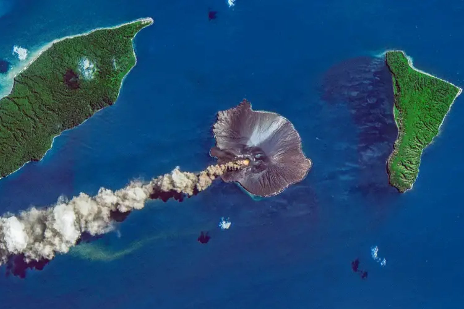 Una explosión en Indonesia hizo temblar los barómetros de todo el planeta durante cuatro días. Krakatoa convirtió a la Tierra entera en un instrumento científico antes de que existieran los satélites