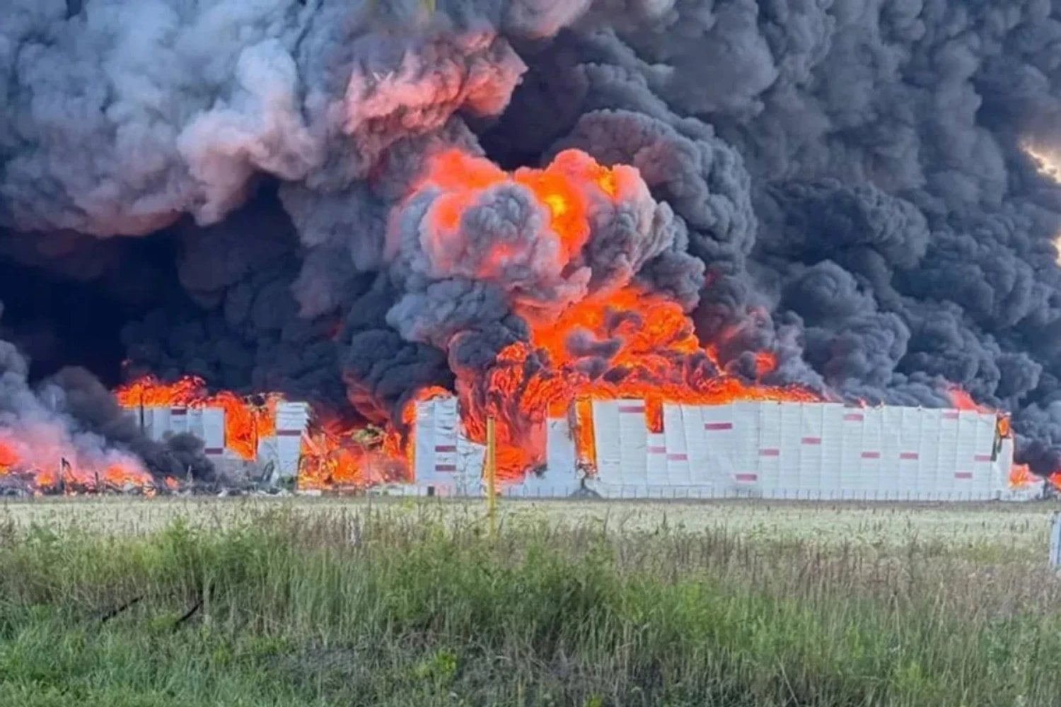Putin dijo que los ataques no podían causar consecuencias graves dentro de Rusia. Cinco días después, las colas por combustible y los almacenes incendiados cuentan una historia muy distinta