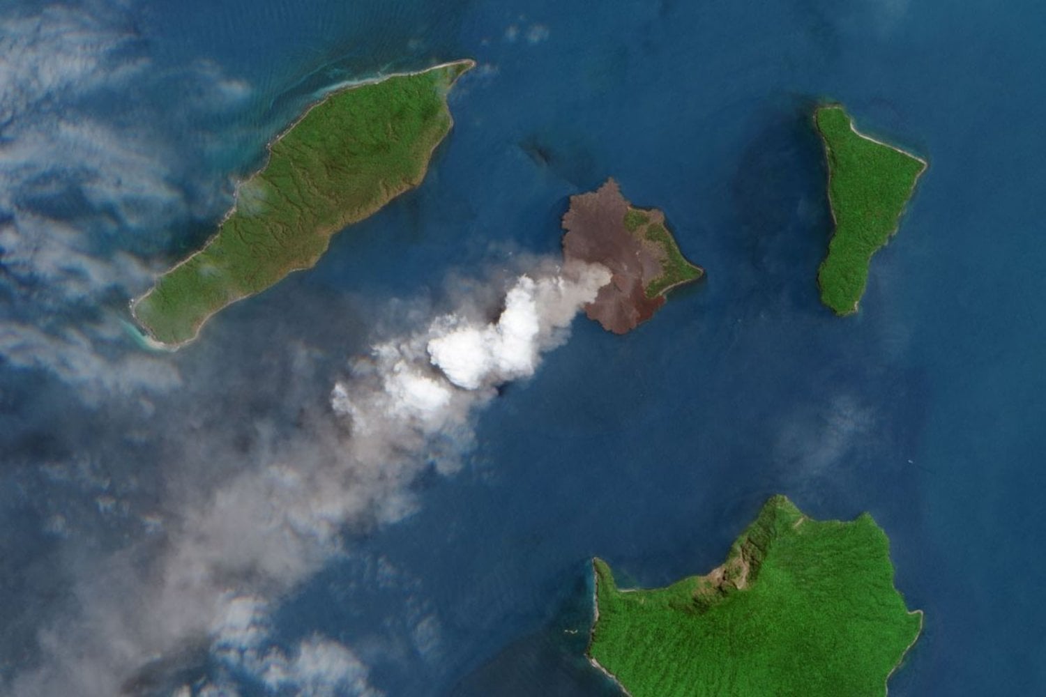 Una explosión en Indonesia hizo temblar los barómetros de todo el planeta durante cuatro días. Krakatoa convirtió a la Tierra entera en un instrumento científico antes de que existieran los satélites
