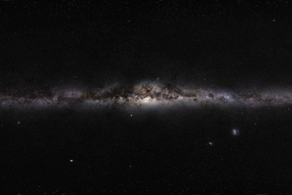 Durante décadas imaginamos la Vía Láctea como un enorme disco con los bordes doblados. Más de 30.000 nubes acaban de revelar algo mucho más caótico: nuestra galaxia también está cubierta de arrugas gigantes que podrían guardar las cicatrices de su pasado