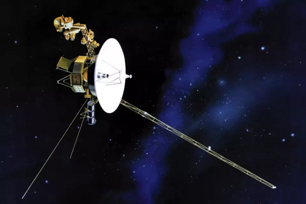Voyager 2 salió de la Tierra en 1977 y todavía nos habla desde el espacio interestelar. La NASA acaba de encontrar una forma de robarle al menos un año más antes de que empiece a apagarse para siempre