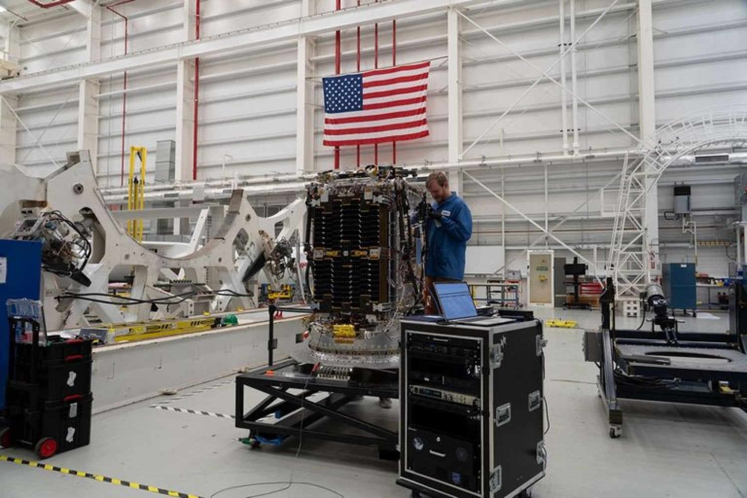 La NASA lanzó una nave para salvar un telescopio que lleva 21 años cazando las explosiones más violentas del Universo. El robot perdió el control y ahora Swift probablemente se quemará en la atmósfera este mismo año