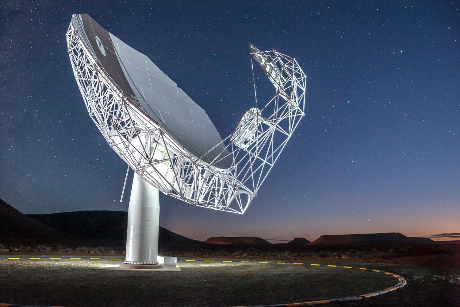 Astrónomos reciben una “señal láser” desde 8.000 millones de años luz. Es la más lejana de su tipo y llega de dos galaxias que chocaban cuando el Universo tenía menos de la mitad de su edad actual
