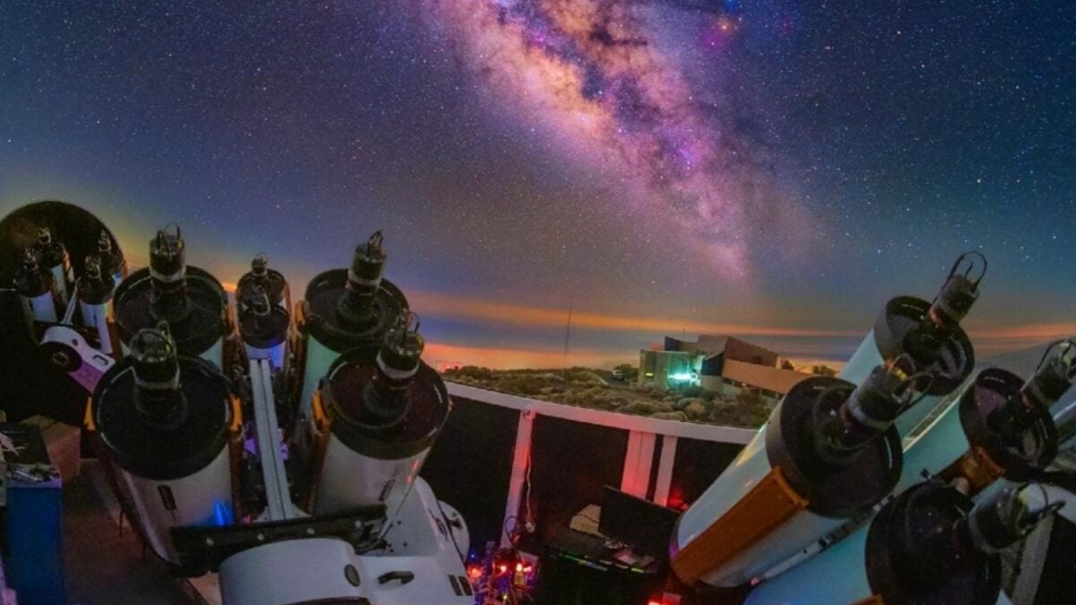 Un asteroide del tamaño de un autobús se coló bajo los satélites geoestacionarios y solo fuimos capaces de verlo tan sólo 23 horas antes. Ninguna roca espacial se había acercado tanto a la Tierra en este 2026