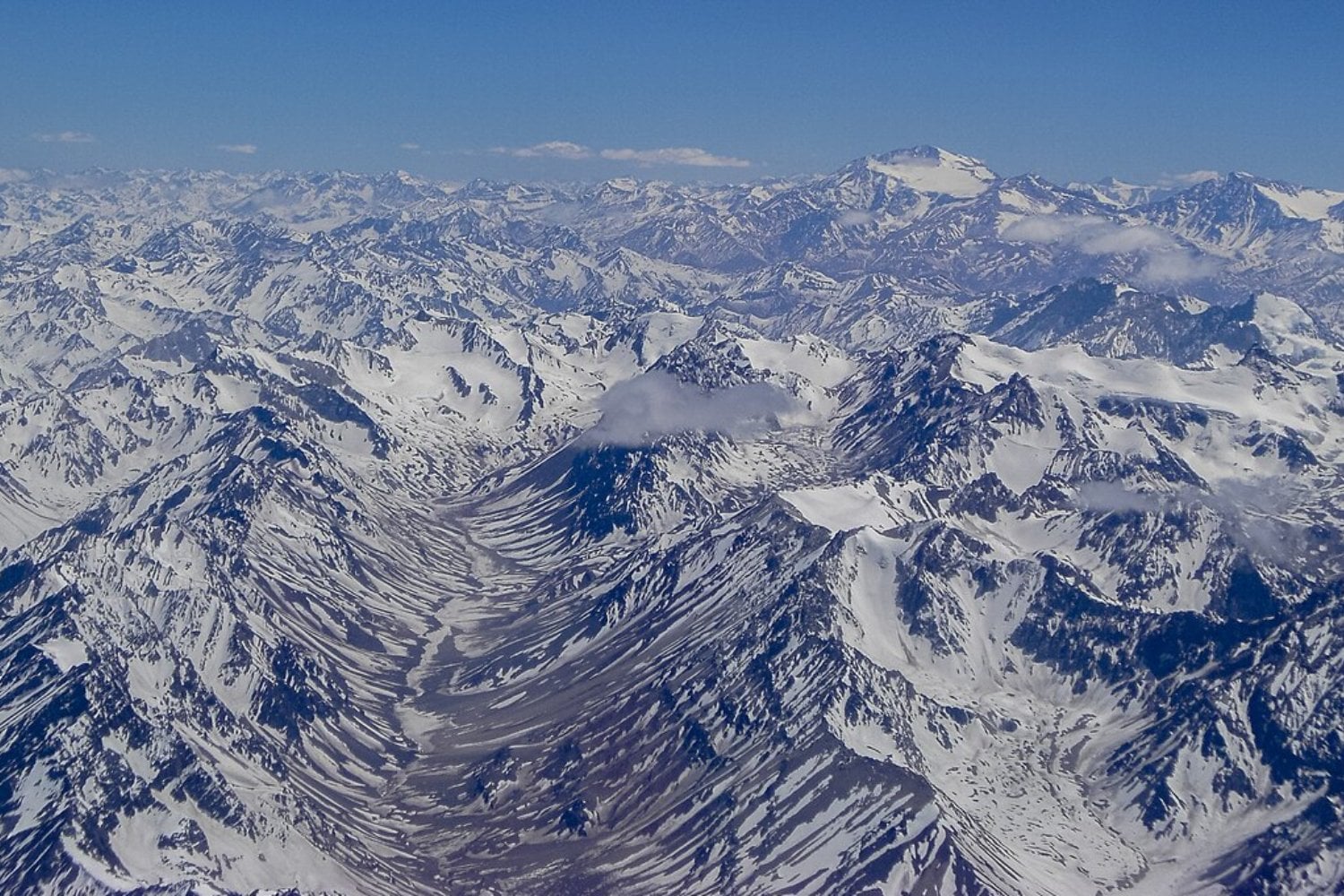 Los Andes parecían silenciosos, hasta que los científicos instalaron sensores. Encontraron 803 terremotos ocultos y descubrieron que la montaña sigue moviéndose bajo Chile