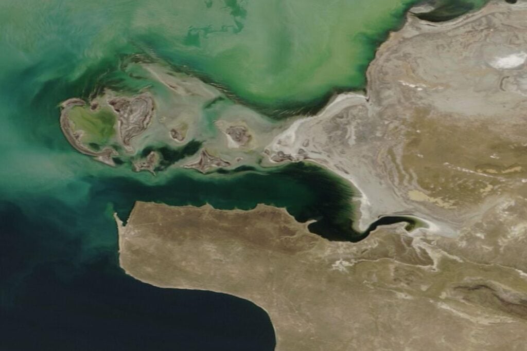 El mayor lago del planeta ha perdido casi 24.000 km² de agua desde los años 90. Si el Caspio baja 18 metros, otros 143.000 km² podrían convertirse en desierto este siglo