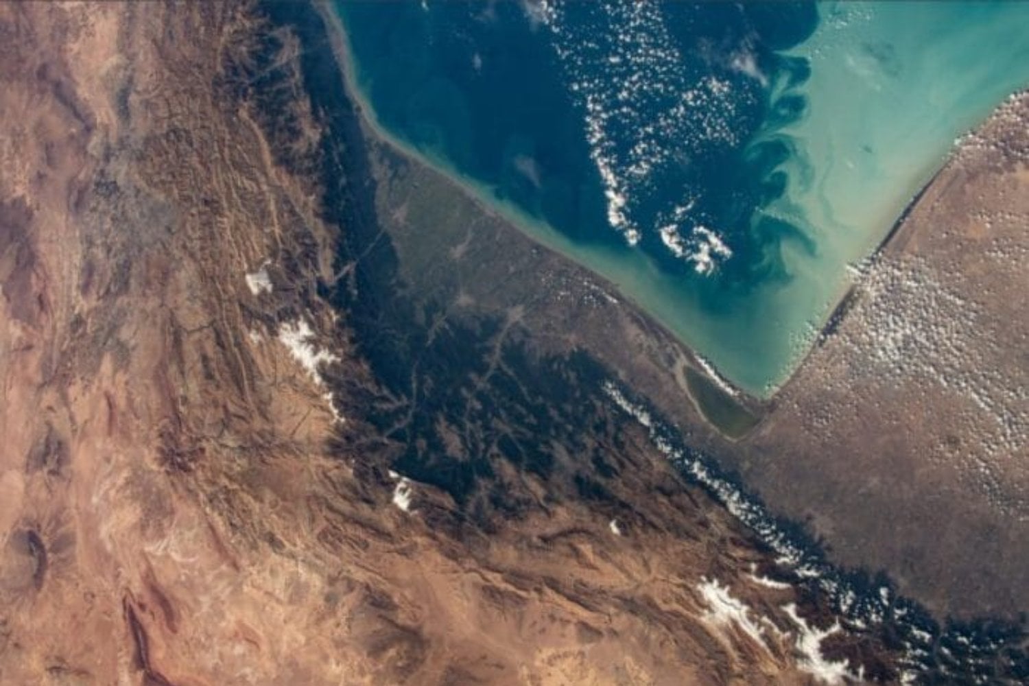 El mayor lago del planeta ha perdido casi 24.000 km² de agua desde los años 90. Si el Caspio baja 18 metros, otros 143.000 km² podrían convertirse en desierto este siglo