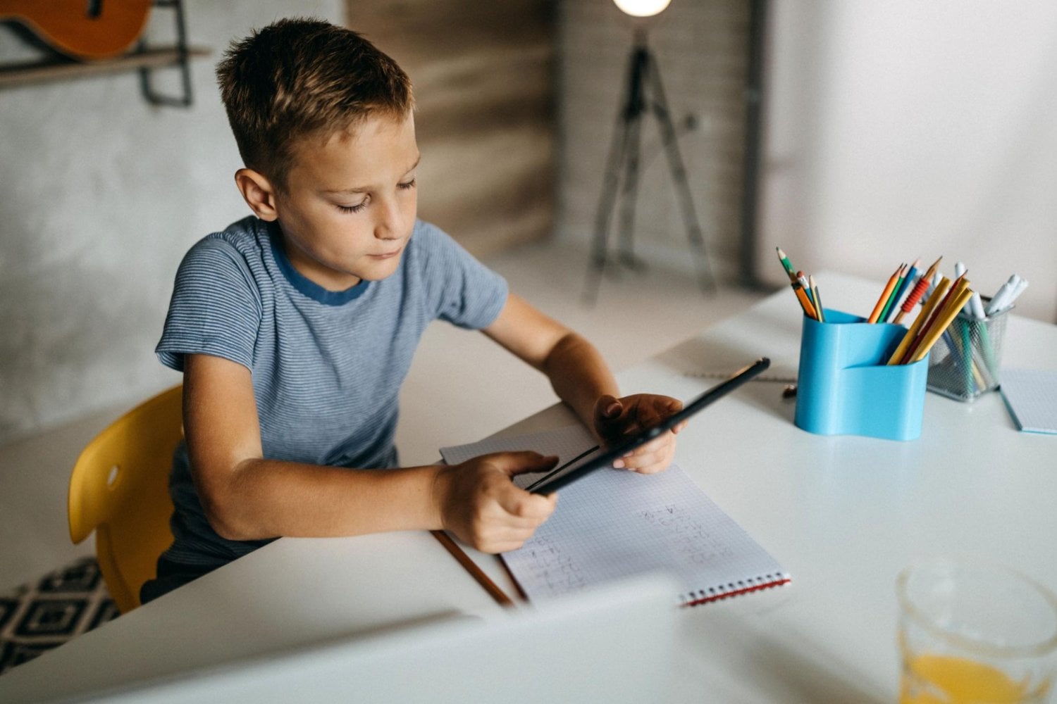 Al parecer, las pantallas no siempre “atontan” a los niños. Un estudio de ocho años descubrió que quienes más las usaban rendían mejor en varias pruebas cognitivas