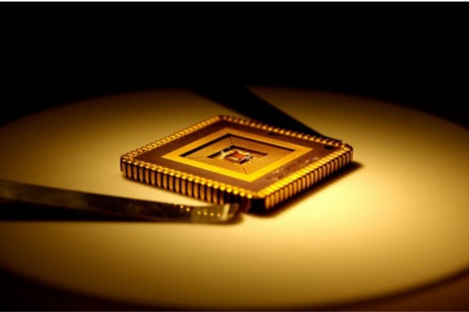 Anthropic estuvo dispuesta a pagar 7.000 millones por una startup fundada por dos exingenieros de Google. No quería solamente comprar chips: quería comprar los años que cuesta dejar de depender del hardware ajeno