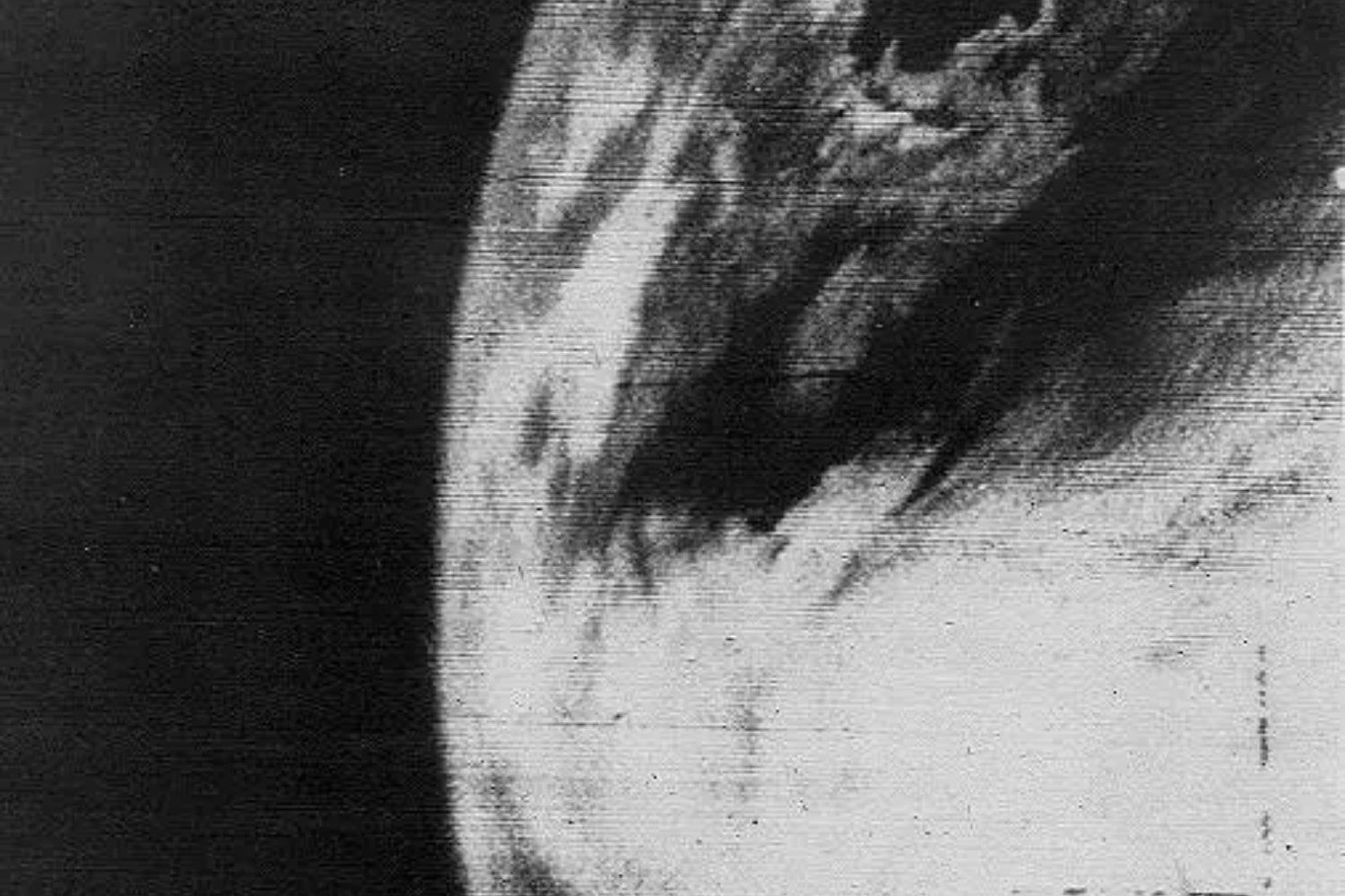 La primera foto de la Tierra desde el espacio no la hizo la NASA. Hace 80 años, EE.UU. puso una cámara en un misil nazi V-2 y descubrió una imagen que cambiaría para siempre cómo vemos el planeta