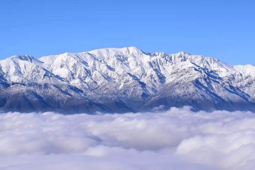 Los Andes parecían silenciosos, hasta que los científicos instalaron sensores. Encontraron 803 terremotos ocultos y descubrieron que la montaña sigue moviéndose bajo Chile