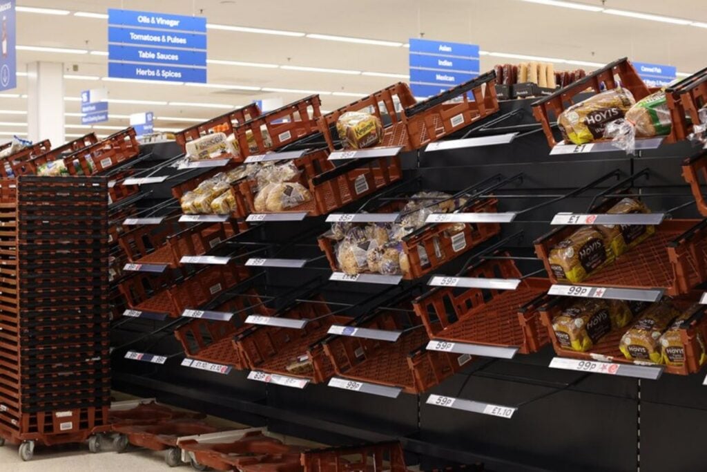 El mensaje de Reino Unido parece simple: guarden comida y agua en casa. Lo inquietante es la lista de escenarios que el Gobierno está preparando detrás de esta curiosa medida