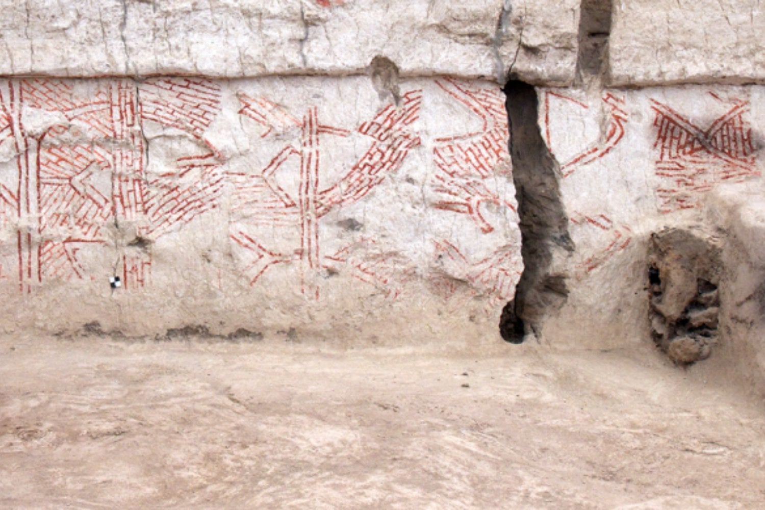 Una simulación de Çatalhöyük ha encontrado una paradoja: al principio el clima seco sostuvo más población que la lluvia. Mil años de agricultura invirtieron la ventaja y convirtieron esa misma sequedad en una amenaza