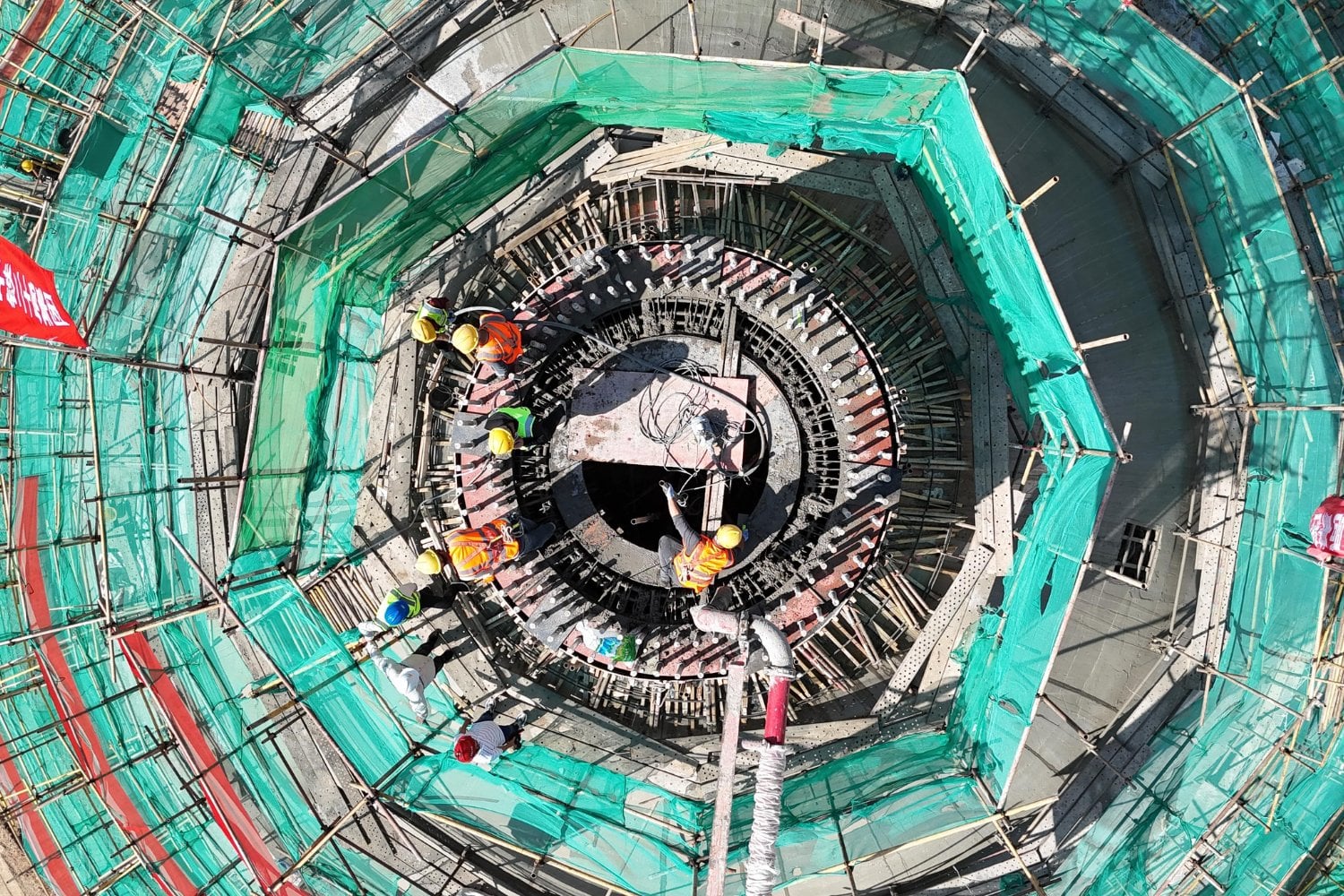 China está levantando un monstruo de 110 metros y más de 6.000 toneladas para escuchar el Universo. Podrá moverse por el cielo con un error equivalente a apuntar a una pelota de ping-pong situada a 3,3 kilómetros
