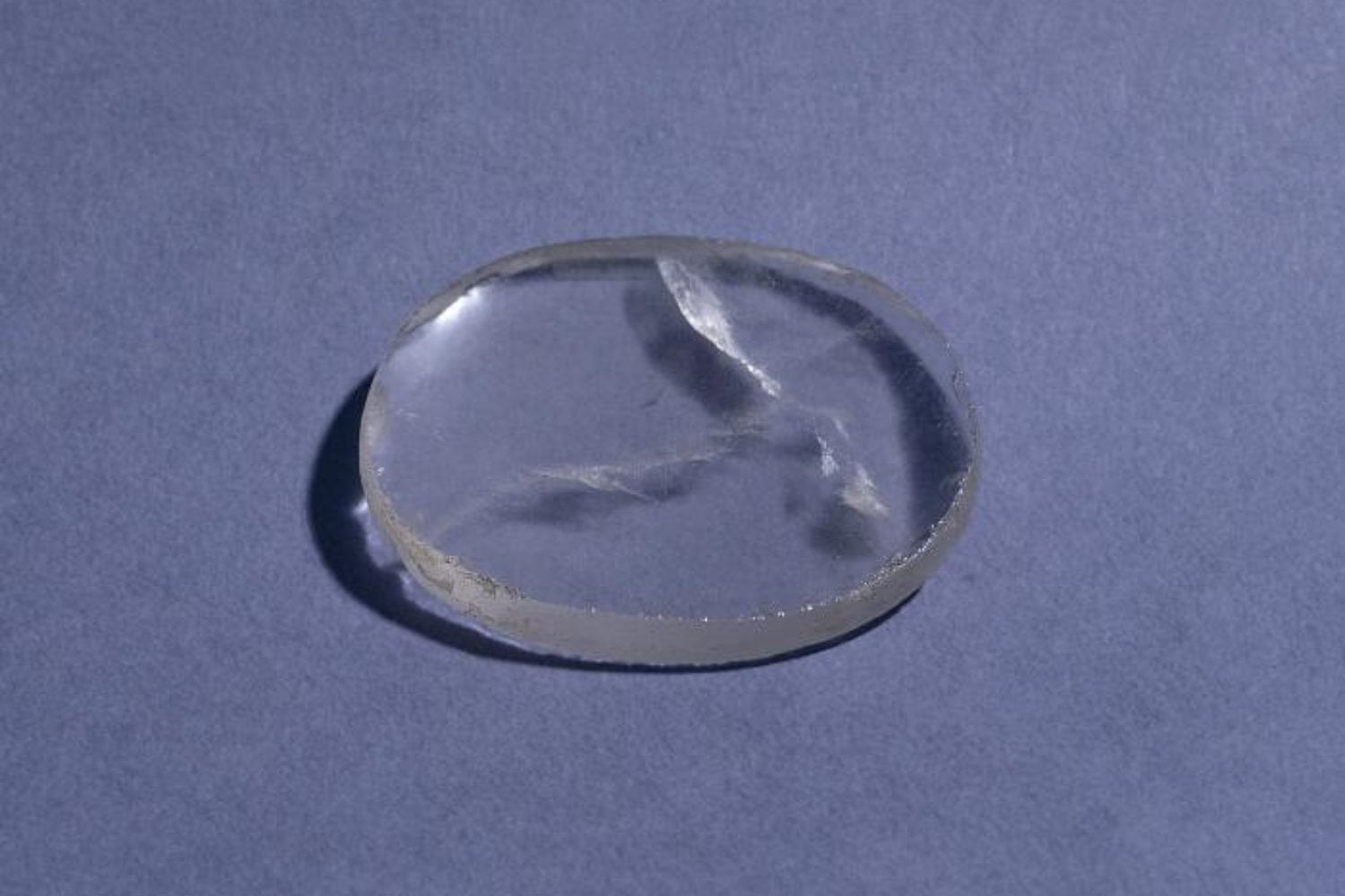 Hace 2.700 años, los asirios pulieron un cristal que todavía desconcierta a los arqueólogos. Enfoca la luz como una lente y podría esconder una tecnología óptica mucho más antigua de lo que imaginábamos