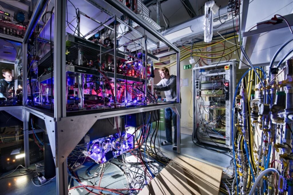 La física acaba de predecir una forma de materia que parece imposible: bosones y fermiones, los “agua y aceite” cuánticos, pueden formar gotas estables que se mantienen unidas por sí solas