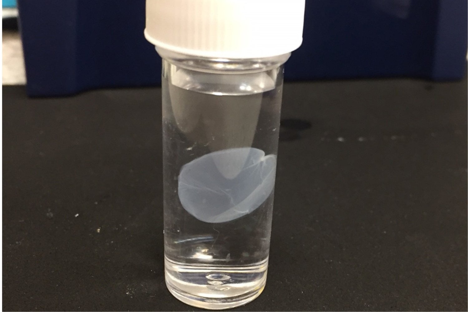 No era plástico lo que salía de aquella impresora 3D, sino células humanas vivas formando una córnea. El experimento tardó menos de 10 minutos y abrió una puerta enorme para los trasplantes