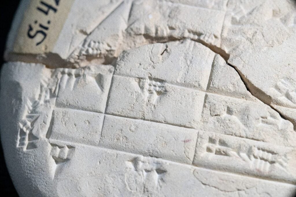Durante siglos hemos llamado “teorema de Pitágoras” a una de las fórmulas más famosas de las matemáticas. Una tablilla babilónica demuestra que ya la usaban para repartir tierras más de 1.000 años antes de que Pitágoras naciera