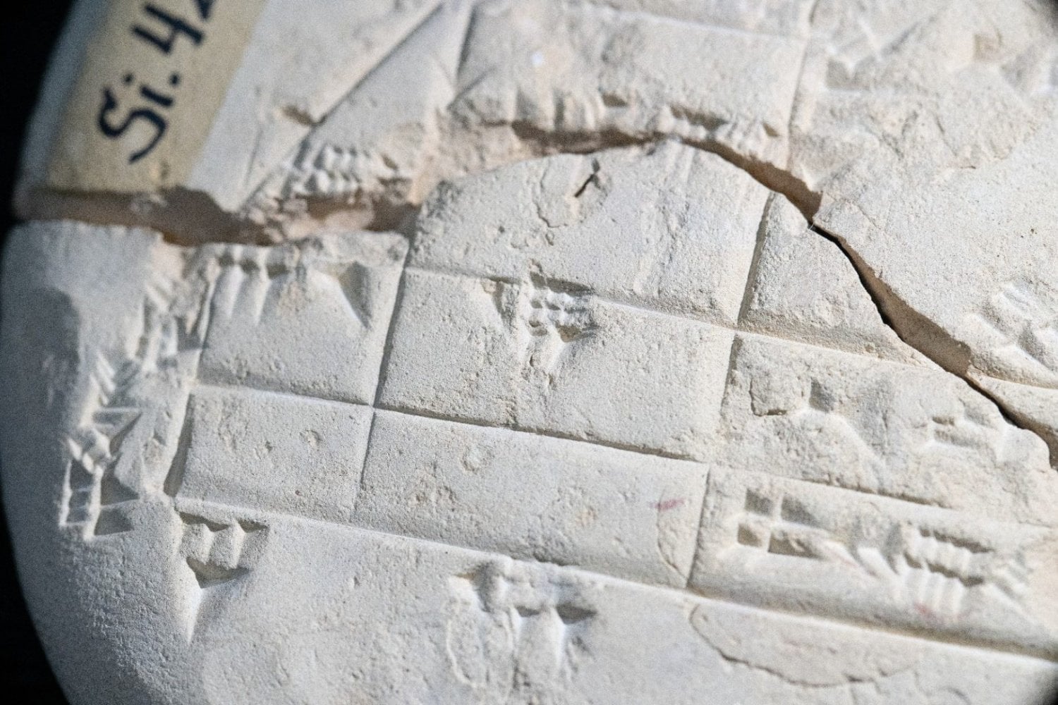 Durante siglos hemos llamado “teorema de Pitágoras” a una de las fórmulas más famosas de las matemáticas. Una tablilla babilónica demuestra que ya la usaban para repartir tierras más de 1.000 años antes de que Pitágoras naciera