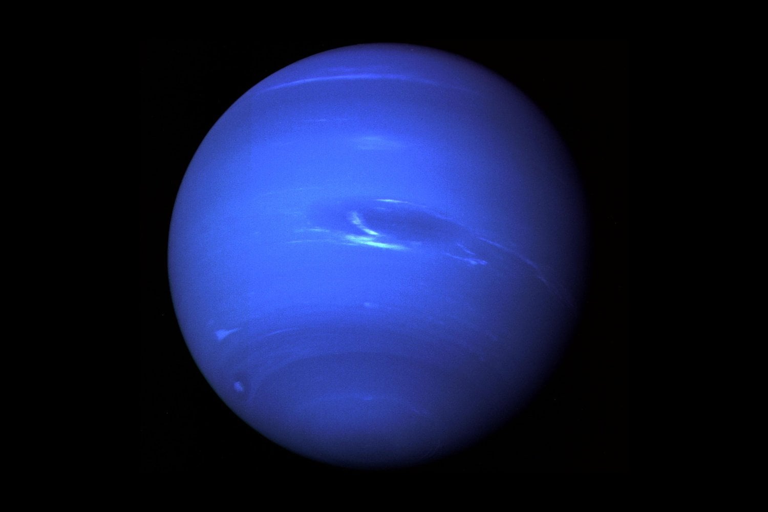Científicos convierten a Júpiter, Saturno, Urano y Neptuno en gigantescos detectores de materia oscura. La clave puede estar en un débil resplandor que llevamos décadas observando