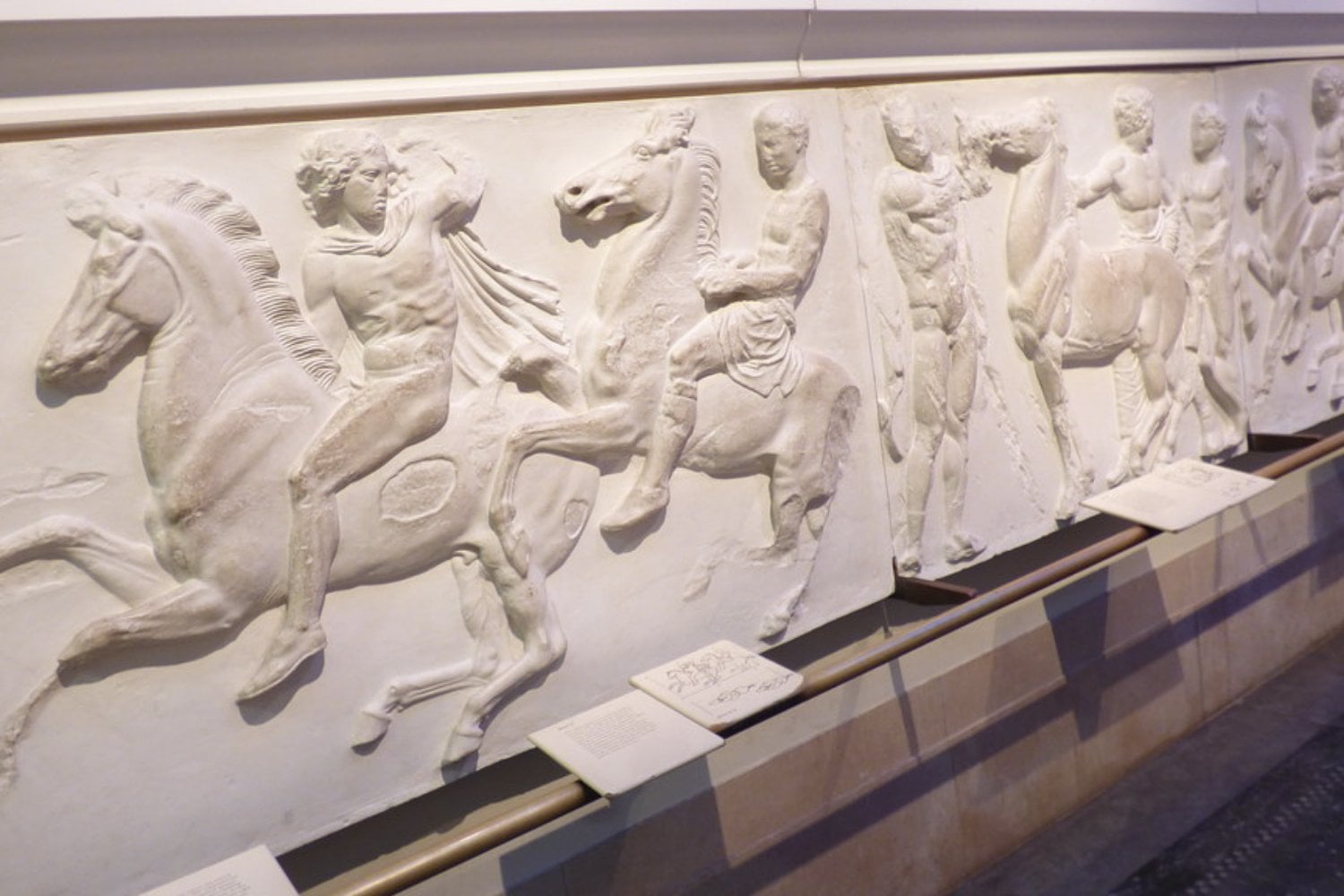 El Partenón escondía hace 2.500 años una forma de narrar que hoy asociamos al cine. Su friso de 160 metros solo revelaba toda la historia cuando el espectador caminaba