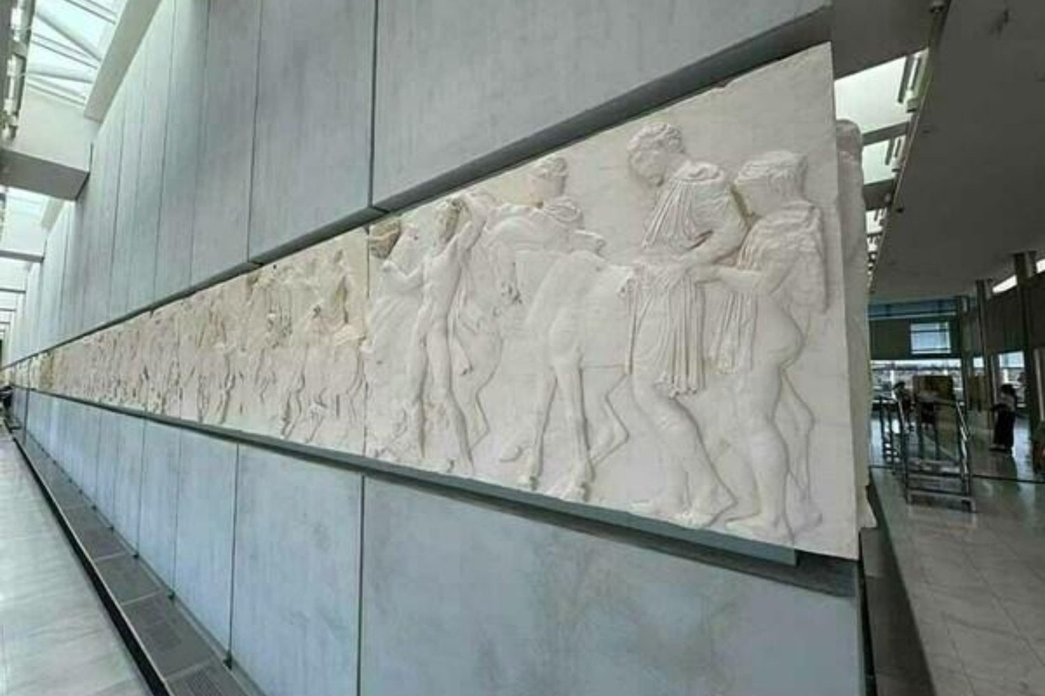 El Partenón escondía hace 2.500 años una forma de narrar que hoy asociamos al cine. Su friso de 160 metros solo revelaba toda la historia cuando el espectador caminaba