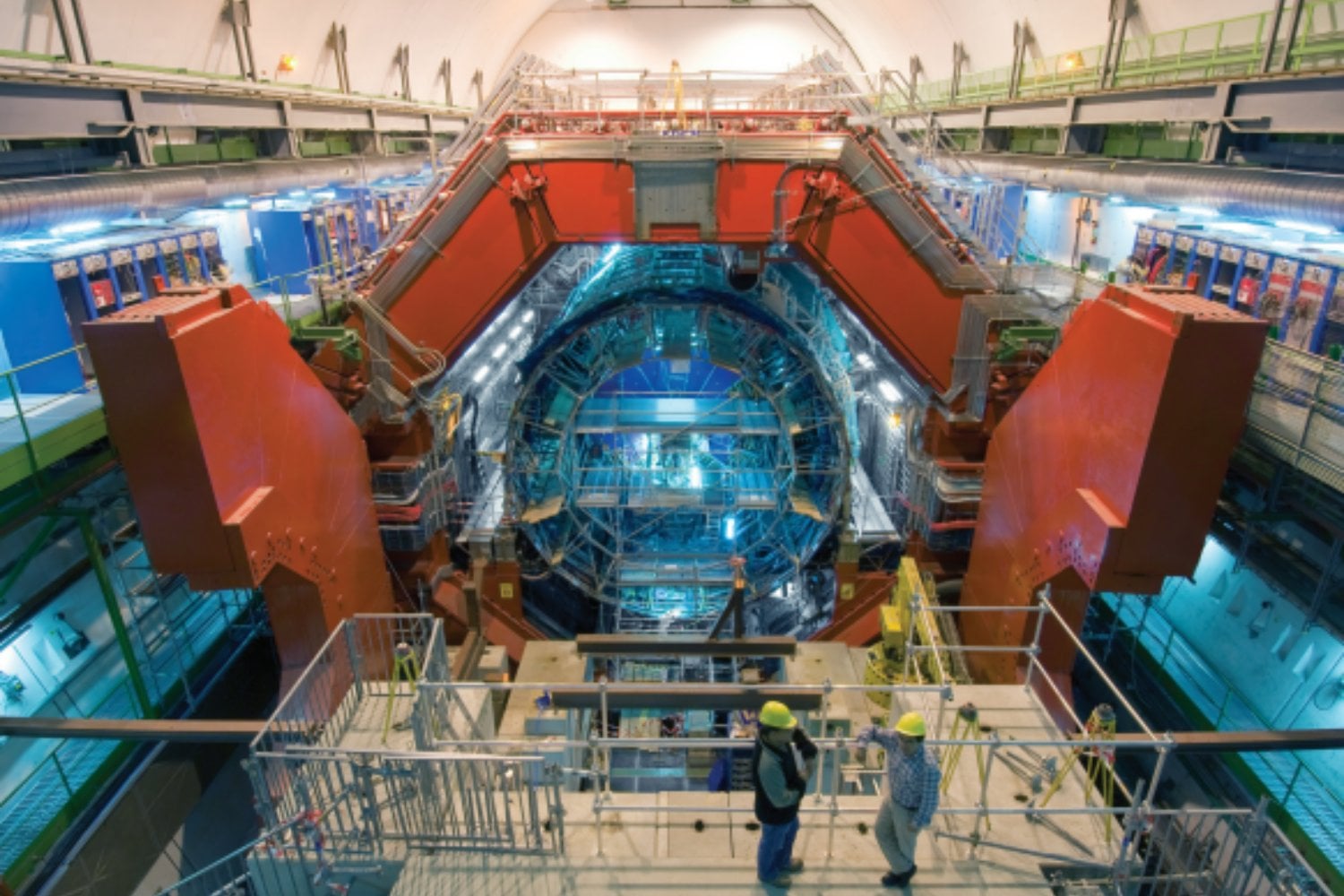 El CERN acaba de crear un “mini Big Bang” con oxígeno y neón. Reprodujo la materia que llenó el Universo en su primera millonésima de segundo y descubrió que la nube de partículas conserva la forma del núcleo que la originó