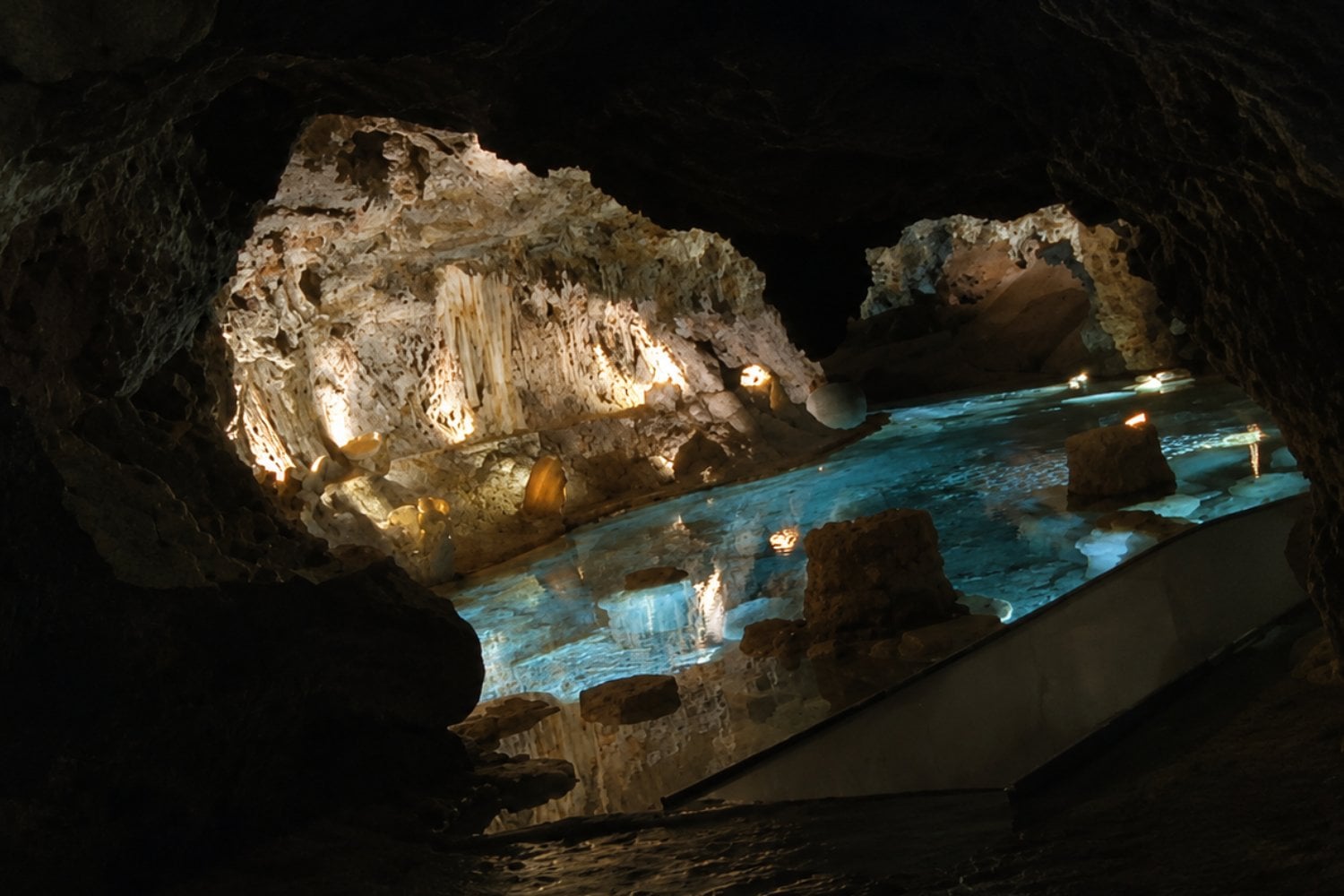 Una catedral de piedra y agua se oculta bajo un pueblo de Huelva desde hace millones de años