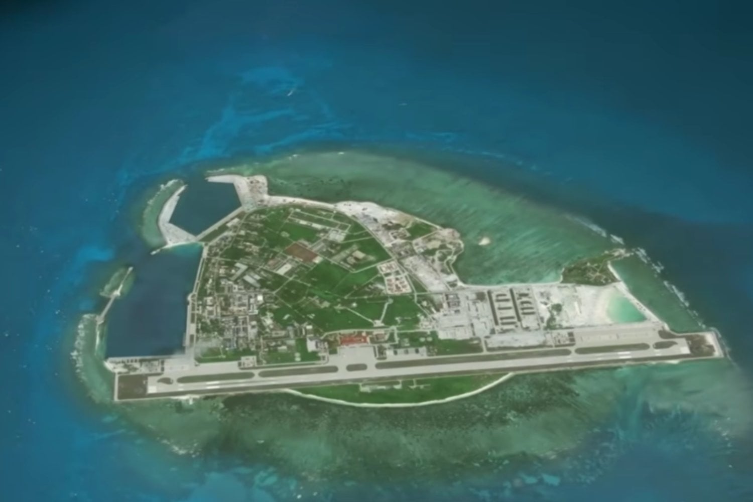 China levantó en solo diez meses una isla artificial con más de un millón de toneladas de arena