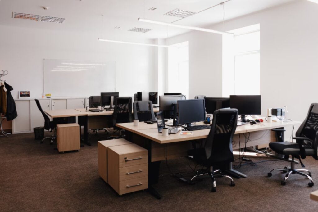 España alcanza un récord de absentismo laboral: hasta 1,7 millones de trabajadores faltaron cada día a su puesto en 2025