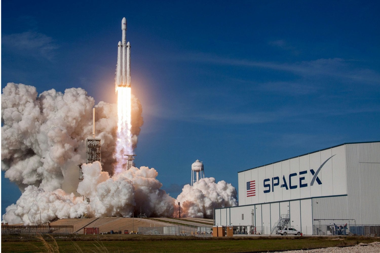 SpaceX quiere usar cohetes para llevar ayuda de emergencia de un continente a otro en cuestión de horas